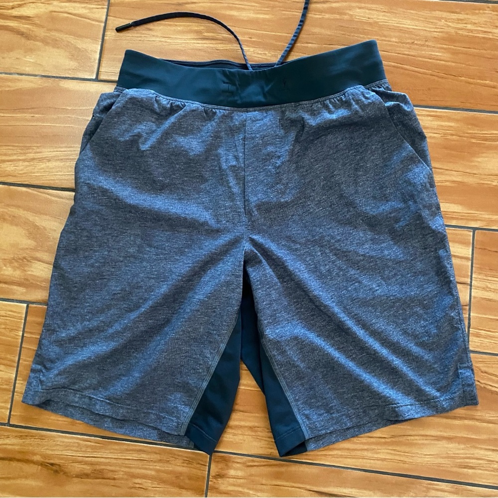 LULULEMON T. H. E. Lined Short 9” Mens Gray Training Slash Pockets Size S #A6